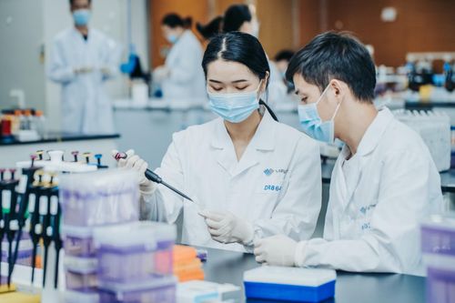 南京“新年第一會”曹林代表民企發聲，諾唯贊以創新通信技術開發擲地有聲